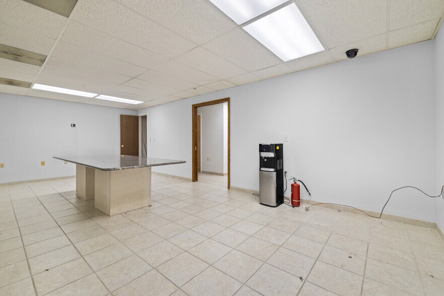 More Photos Of 5875-5881 Allentown Rd, Suitland Office For Sale