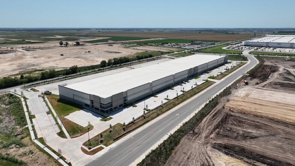 More Photos Of 1425 Susurro Pky, San Marcos Distribution For Lease