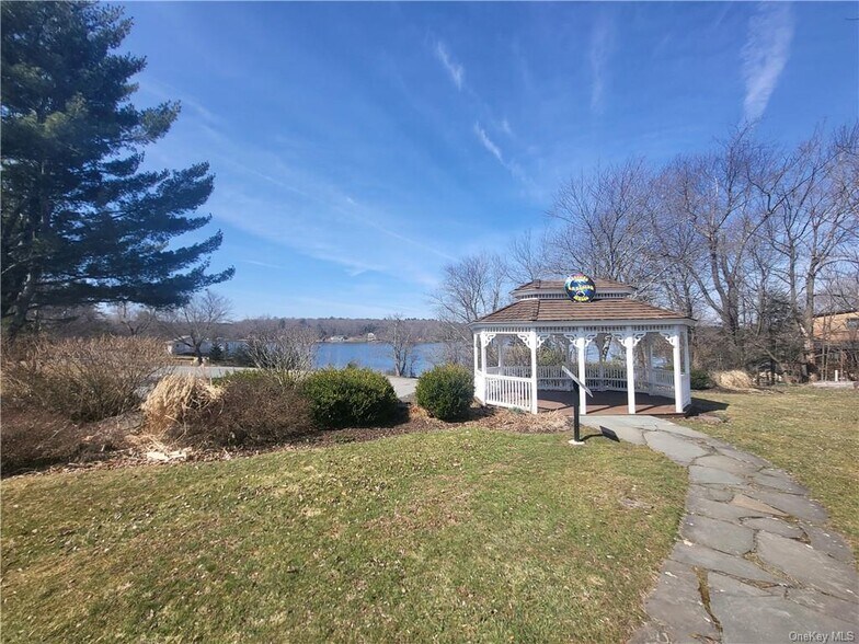 More Photos Of 48 - 50 Horseshoe Lake, Kauneonga Lake Apartments For Sale