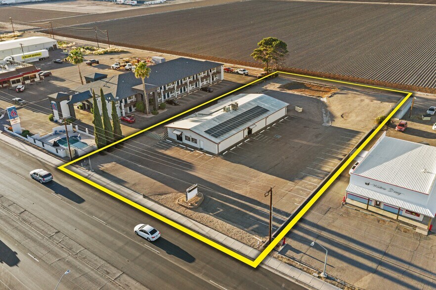 More Photos Of 1550 W Thatcher Blvd, Safford Loft Creative Space For Sale