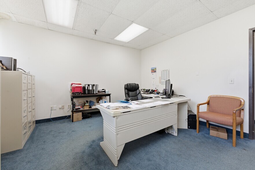 More Photos Of 7 First St, Palmer Warehouse For Lease
