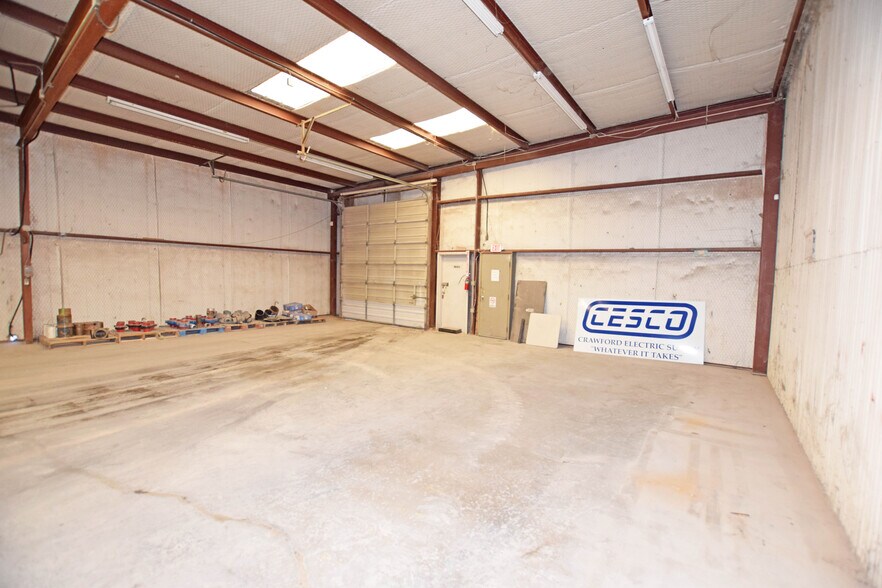 More Photos Of 302 Industrial Ave, Odessa Warehouse For Sale