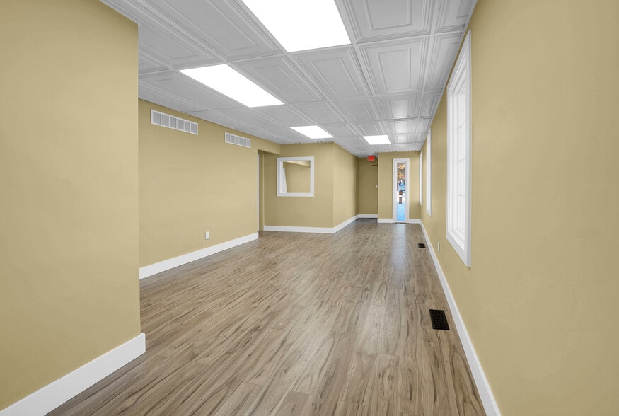 More Photos Of 1095 W Huron St, Waterford Medical For Lease