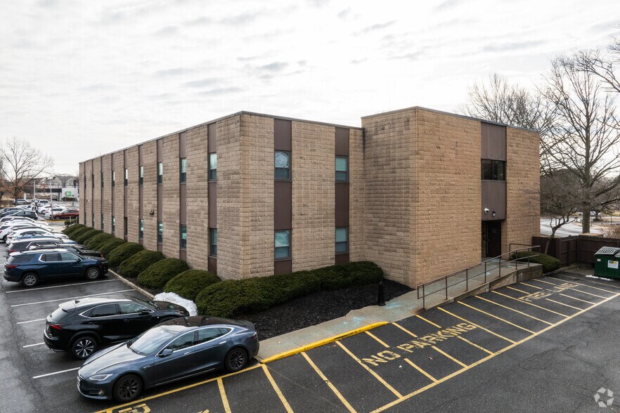 More Photos Of 204 Ark Rd, Mount Laurel Medical For Lease