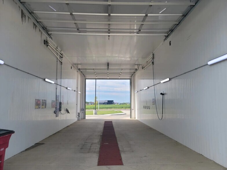 More Photos Of 810 Gateway Ln, Tea General Retail For Sale