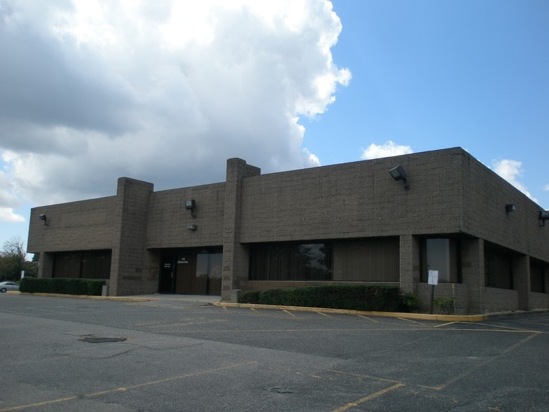 More Photos Of 90 Adams Ave, Hauppauge Office For Lease