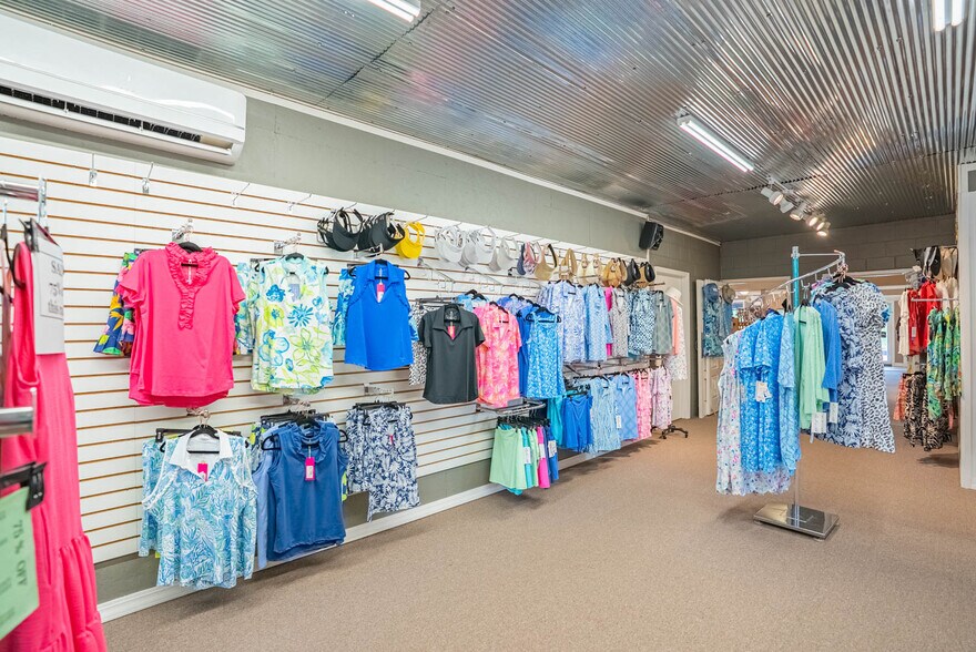 More Photos Of 8 Sunset Hills Ct, Sunrise Beach Storefront For Sale