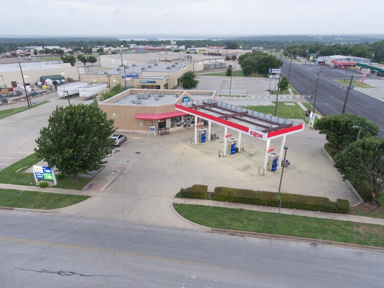 More Photos Of 6597 Azle Ave, Lake Worth Service Station For Sale