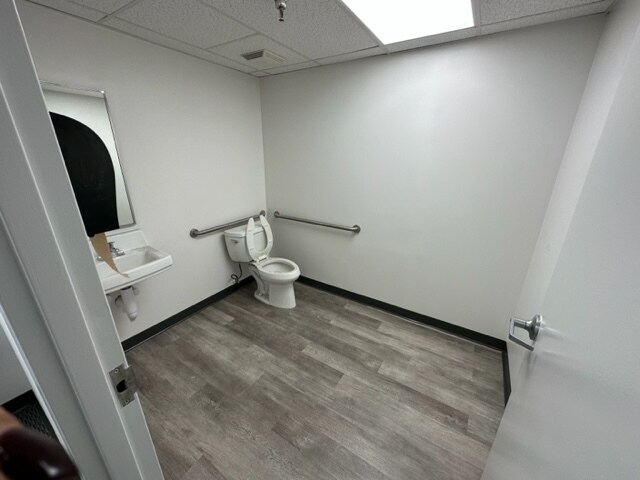 More Photos Of 997 Mansell Rd, Roswell Light Distribution For Lease