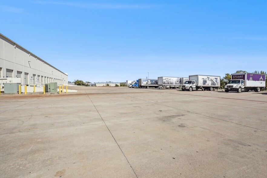 More Photos Of 2251 Picadilly Dr, Austin Warehouse For Lease