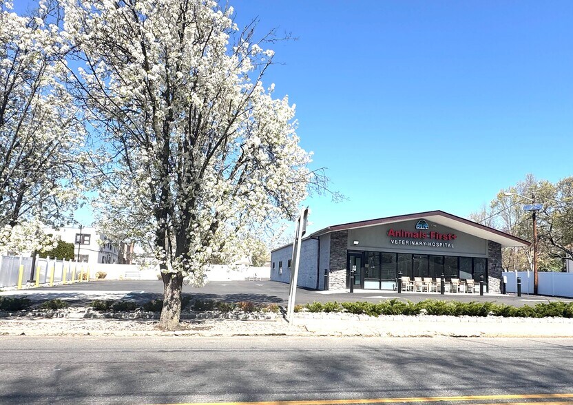 More Photos Of 7 Cuthbert Blvd, Oaklyn Office For Sale