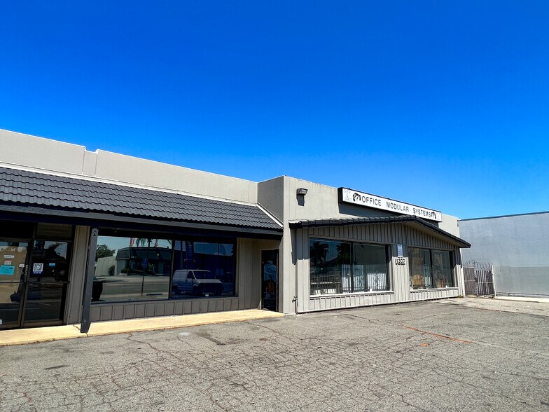 More Photos Of 1301-1307 E Edinger Ave, Santa Ana Showroom For Sale