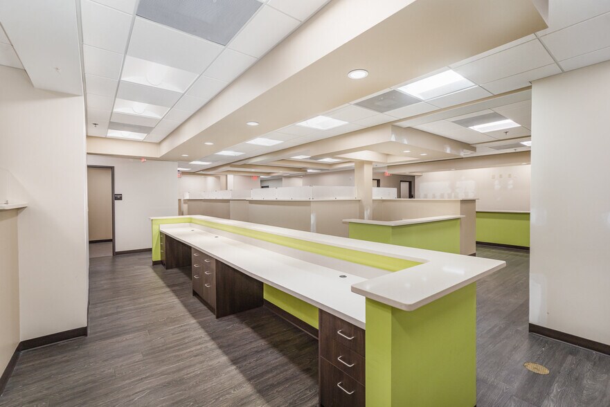 More Photos Of 2800-2826 W Sugar Creek Rd, Charlotte General Retail For Lease