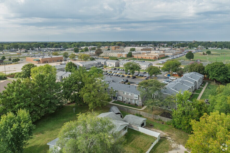 More Photos Of 4000 Archer Dr, East Moline Apartments For Sale