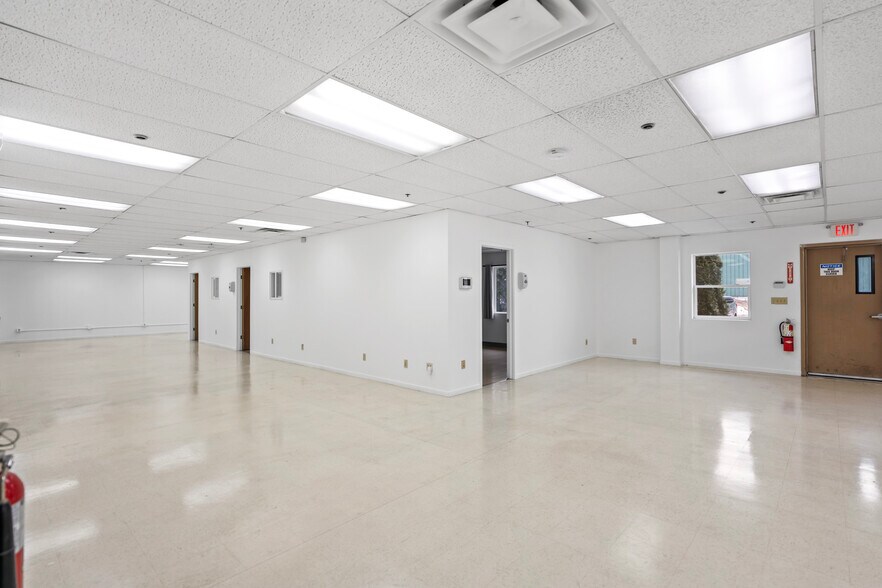 More Photos Of 27 Kent St, Ballston Spa Warehouse For Lease