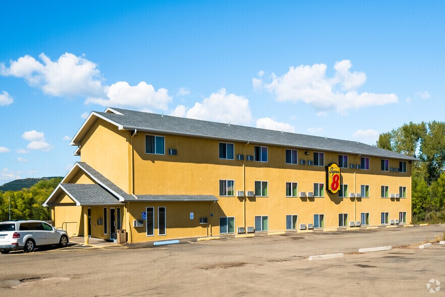 More Photos Of 1610 Cedar St, Raton Hotel For Sale