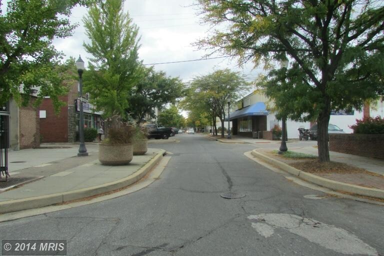 More Photos Of 17 Center Pl, Dundalk Storefront For Sale