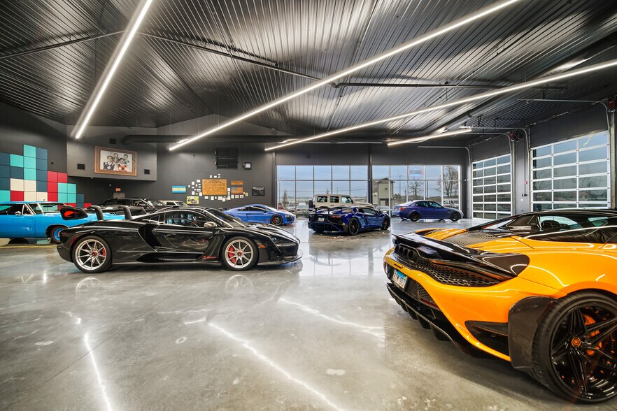 More Photos Of 2108-2260 Ferry Rd, Naperville Showroom For Sale