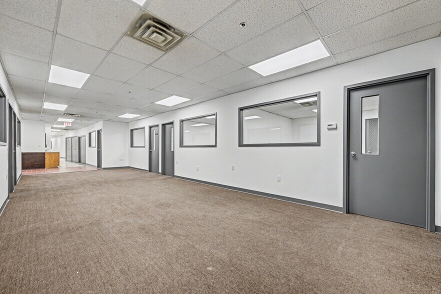 More Photos Of 11-25 Harding St, Middletown Warehouse For Lease