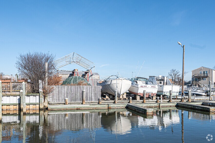 More Photos Of 2545 Bellmore Ave, Bellmore Marina For Sale