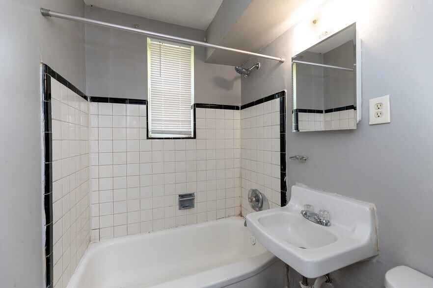 More Photos Of 1393 Lapaloma Cir, Memphis Apartments For Sale