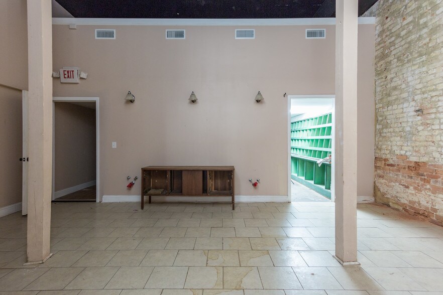 More Photos Of 102 S Main St, Wetumpka Storefront Retail Residential For Sale