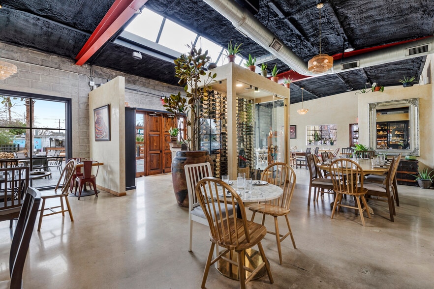 More Photos Of 940 S Alamo St, San Antonio Freestanding For Lease