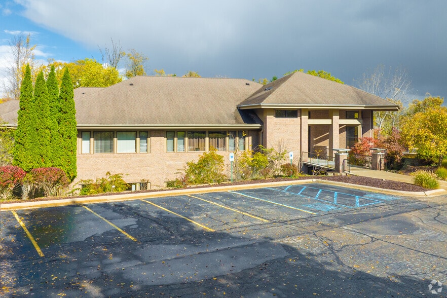 More Photos Of 822 Centennial Way, Lansing Office For Sale