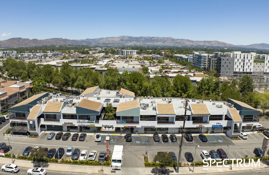 More Photos Of 21101-21163 Victory Blvd, Canoga Park Storefront Retail Office For Lease