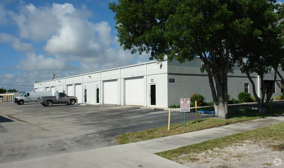 Primary Photo Of 1372-1374 N Killian Dr, West Palm Beach Warehouse For Lease