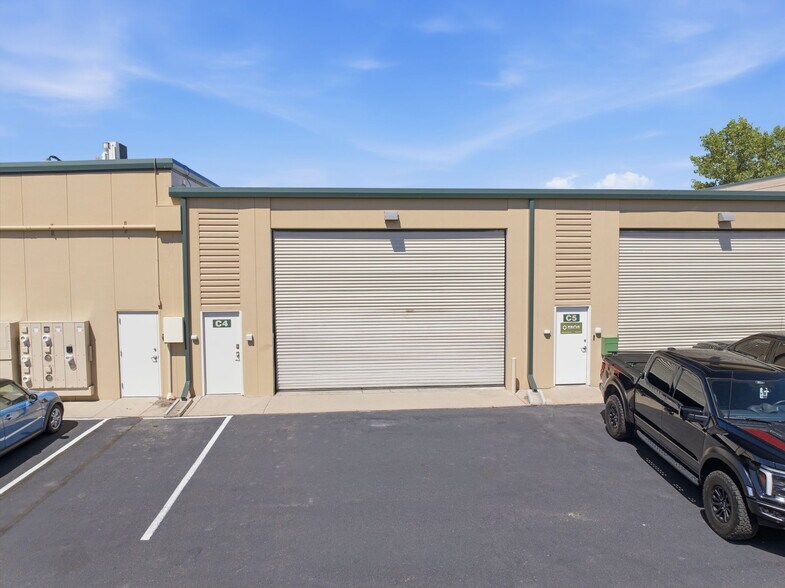 More Photos Of 9337 Commerce Center St, Highlands Ranch Showroom For Sale