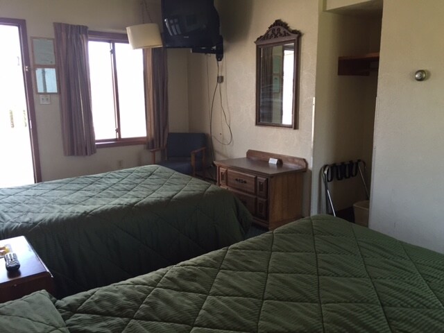 More Photos Of 100 Silver St, Hurley Hotel For Sale