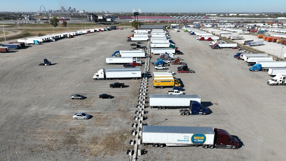 More Photos Of 895 Madison Rd, East Saint Louis Truck Terminal For Sale