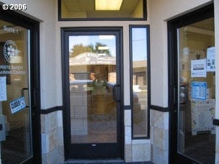 More Photos Of 10324 NE Halsey St, Portland Office For Sale