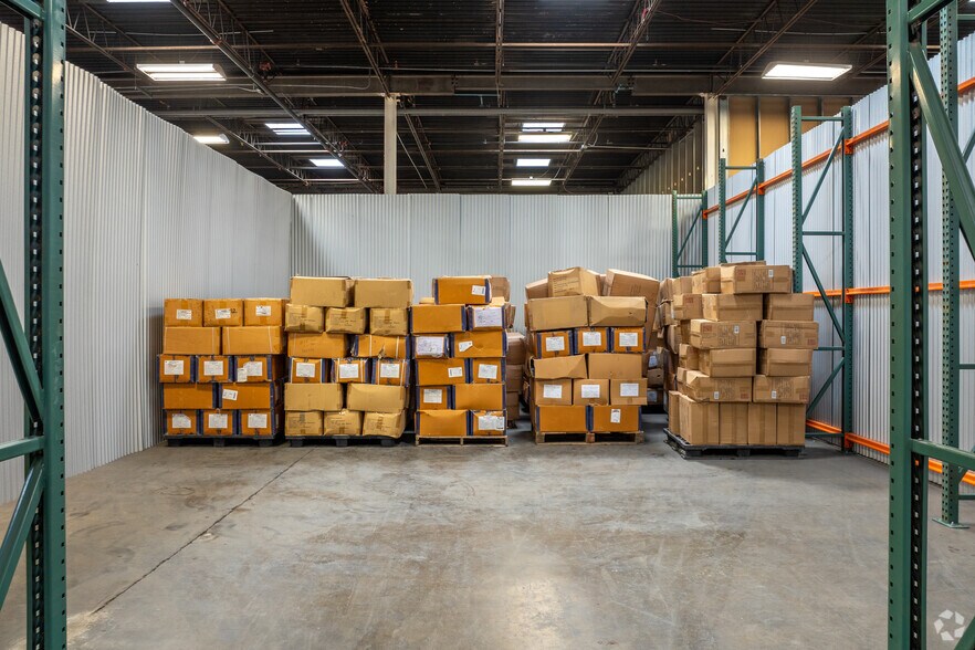 More Photos Of 910 10th St, Plano Warehouse For Lease