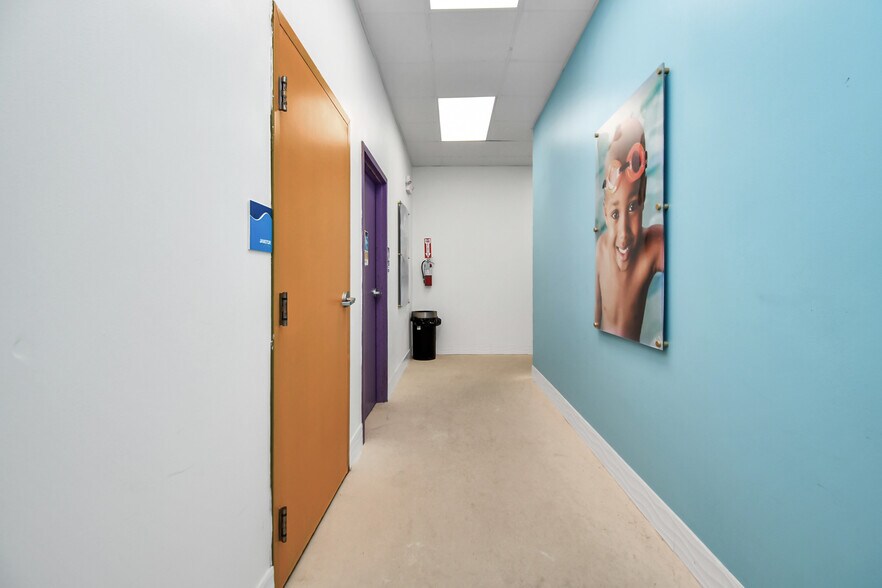 More Photos Of 10423 N Sam Houston Pky E, Humble Sports And Entertainment For Sale