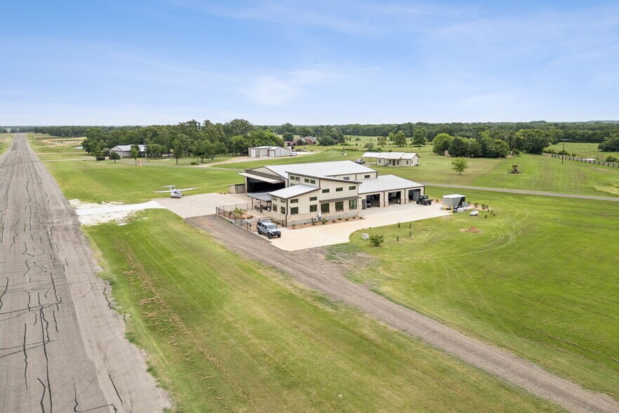 More Photos Of 863 VZ County Road 1508, Van Airplane Hangar For Sale