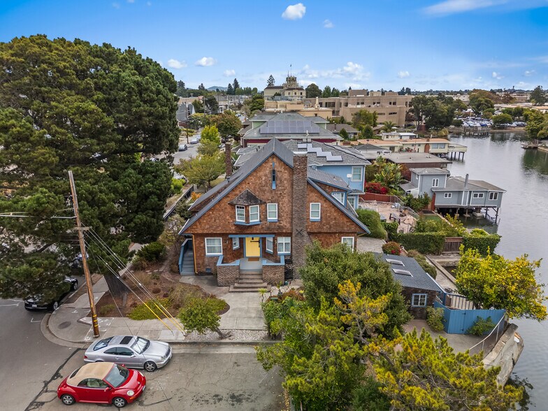 More Photos Of 2000 Clinton Ave, Alameda Apartments For Sale