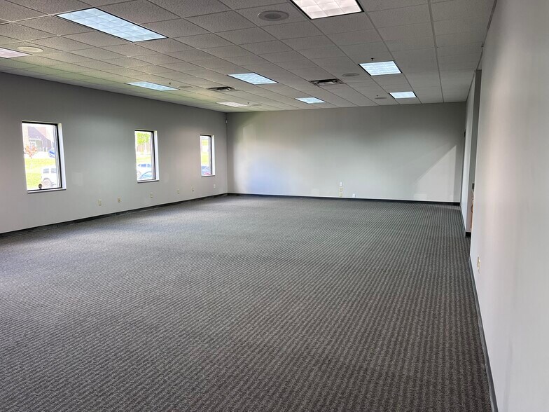 More Photos Of 422-434 Alexandersville Rd, Miamisburg Light Distribution For Lease