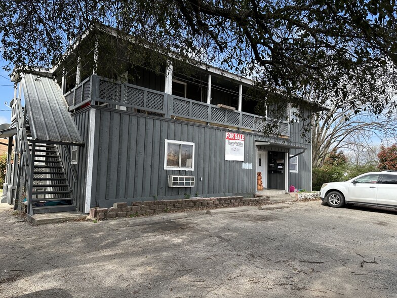 Primary Photo Of 1007 N Main St, Cleburne Apartments For Sale