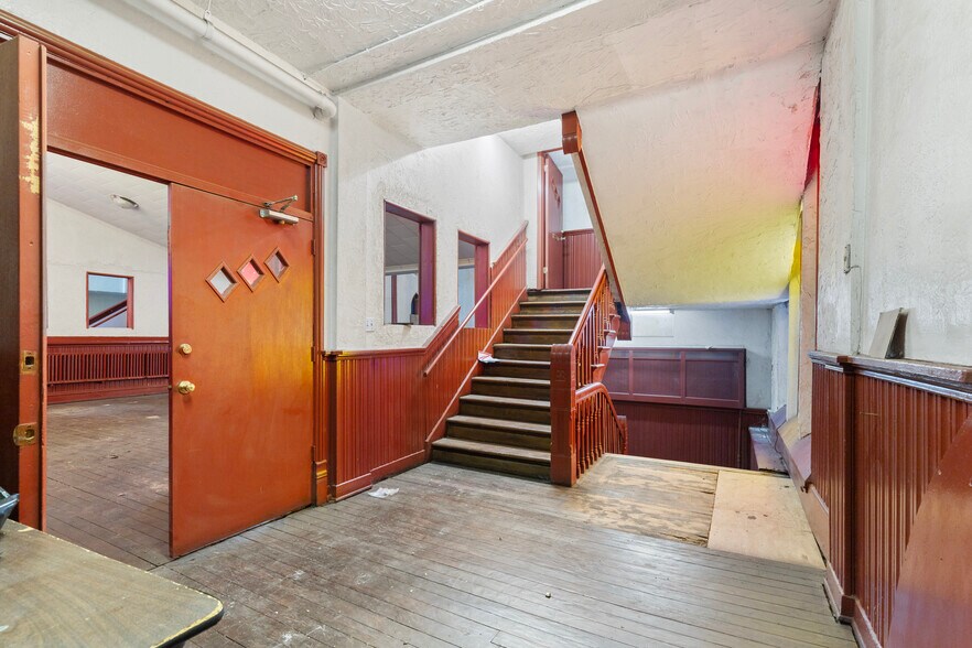 More Photos Of 140 W Garfield Ave, Milwaukee Religious Facility For Sale