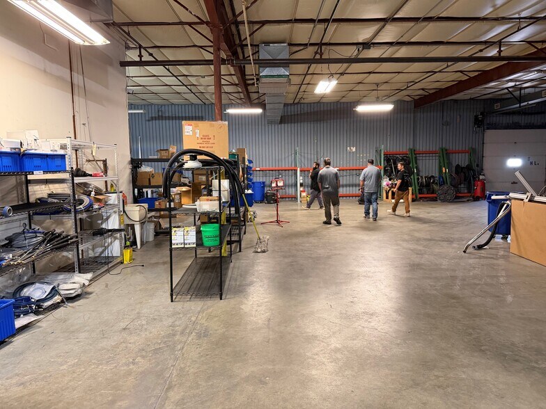 More Photos Of 4550 Commerce Ave, High Ridge Manufacturing For Lease