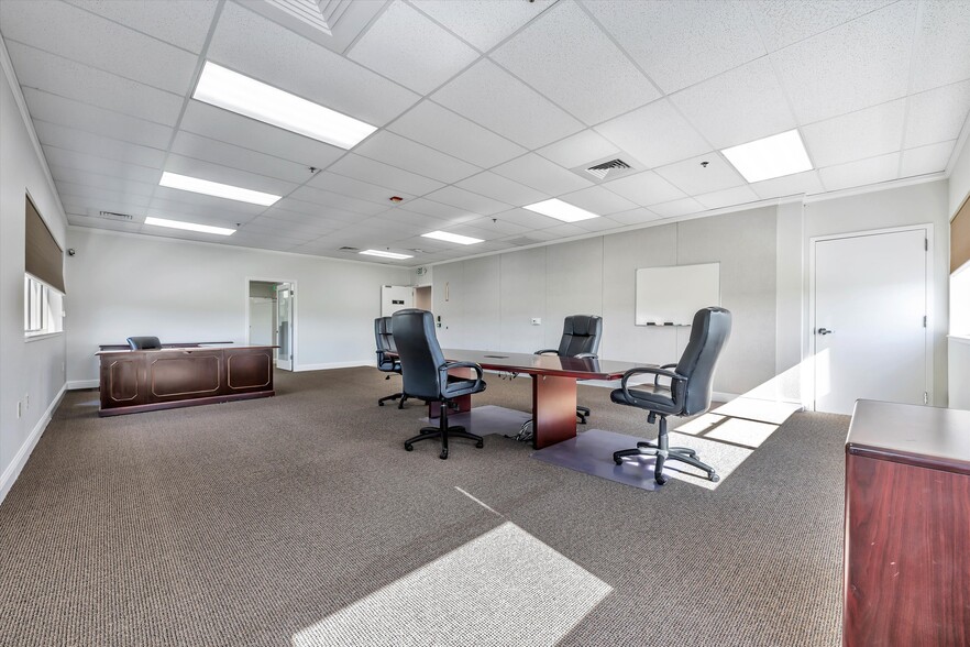 More Photos Of 1851 Airway Dr, Hollister Light Distribution For Lease