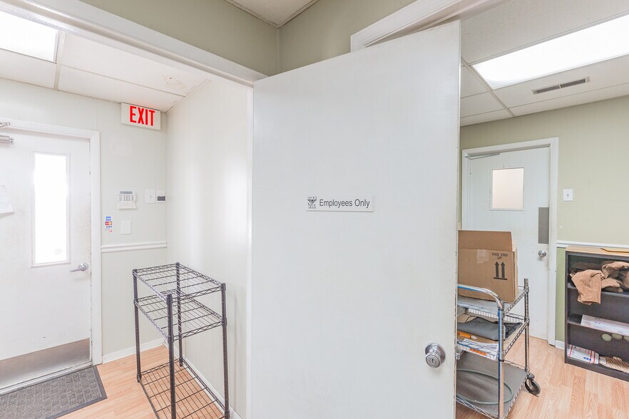 More Photos Of 300 Alamar St, Fort Oglethorpe General Retail For Sale