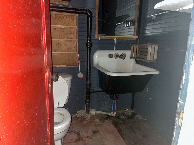 More Photos Of 28425 Salmon River Hwy, Grand Ronde Service For Lease