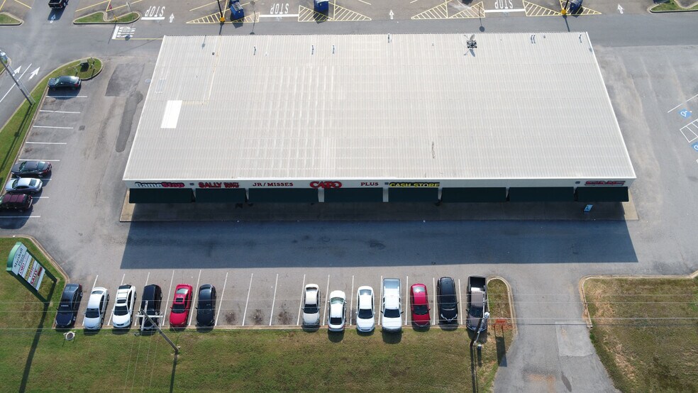 More Photos Of 1711 N East End Blvd, Marshall Storefront For Lease