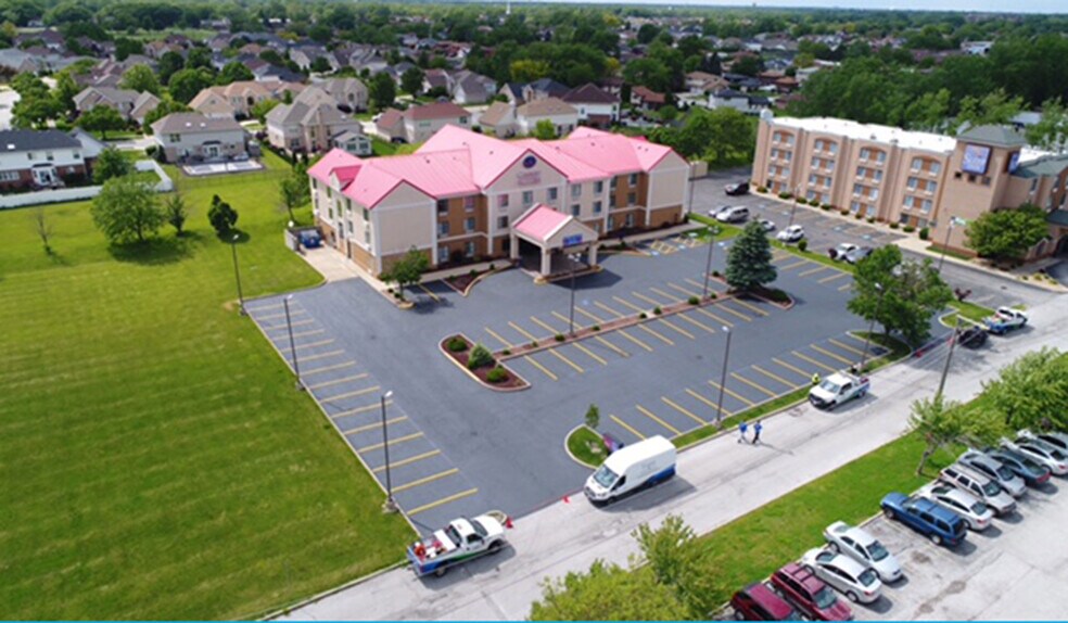More Photos Of 2235 173rd St, Lansing Hotel For Sale