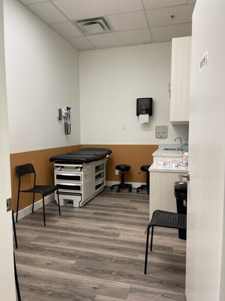More Photos Of 2099 Lougheed Hwy, Port Coquitlam Apartments For Lease