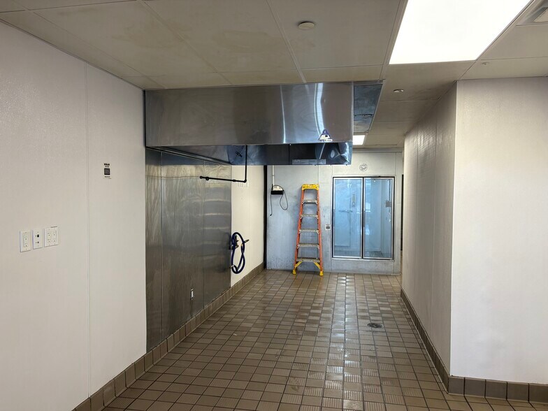 More Photos Of 3421-3431 E Tremont Ave, Bronx Storefront Retail Office For Lease