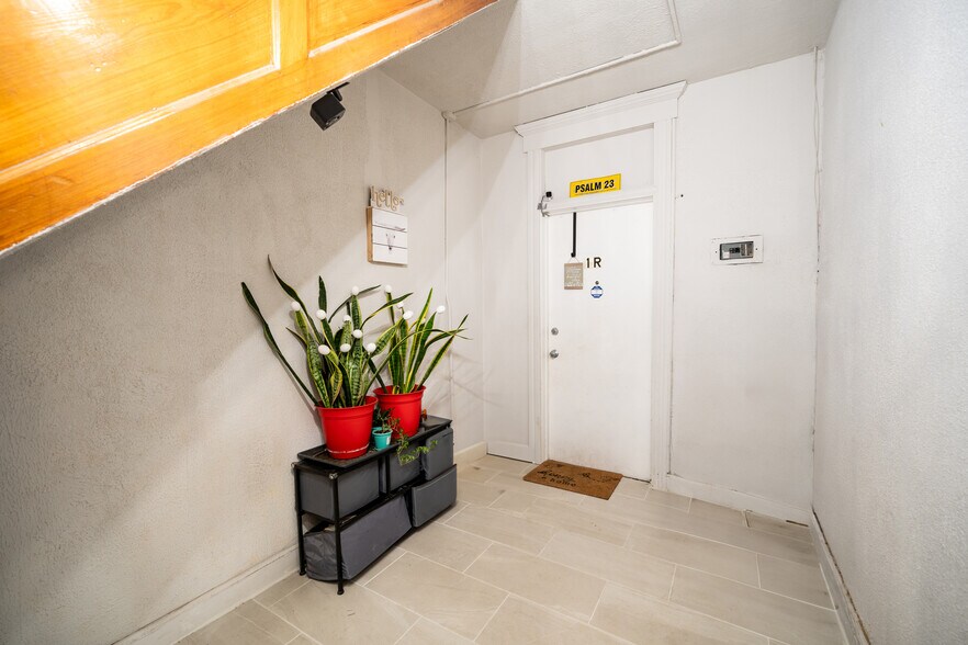 More Photos Of 103-105 Devon St, Kearny Apartments For Sale